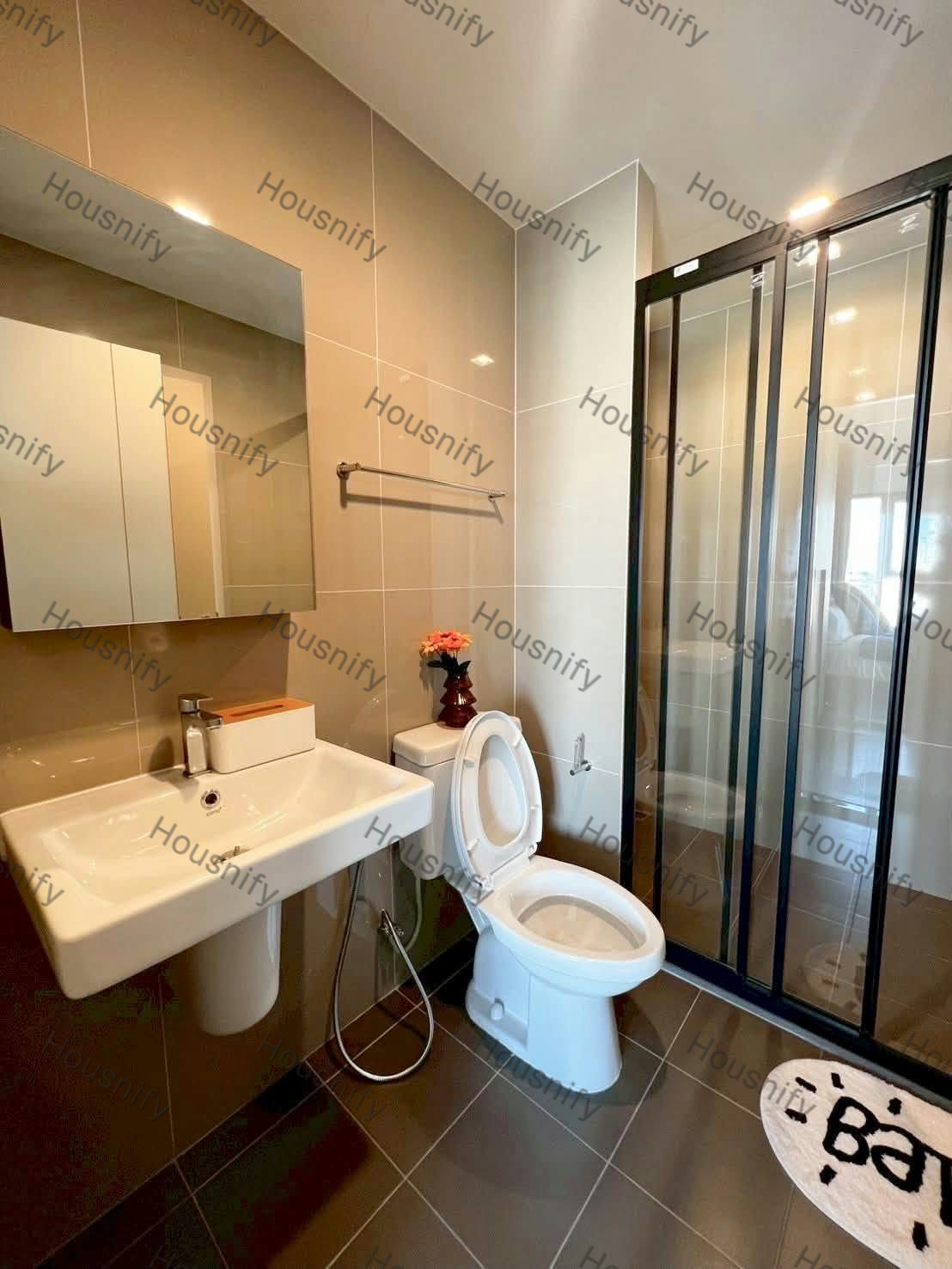 The Base Phetchaburi–Thonglor | Large 40.44 SQ.M | Fully Furnished | Free Shuttle to BTS & MRT | 24,000 THB - Thumbnail 2