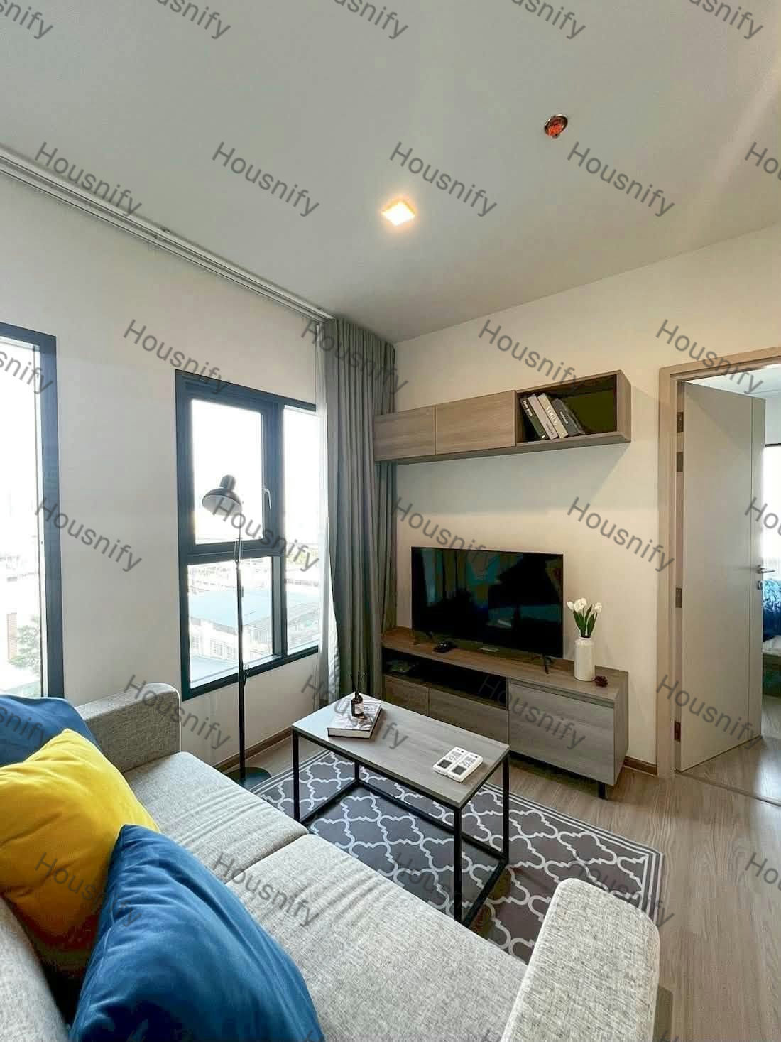 The Base Phetchaburi–Thonglor | Large 40.44 SQ.M | Fully Furnished | Free Shuttle to BTS & MRT | 24,000 THB - Thumbnail 8