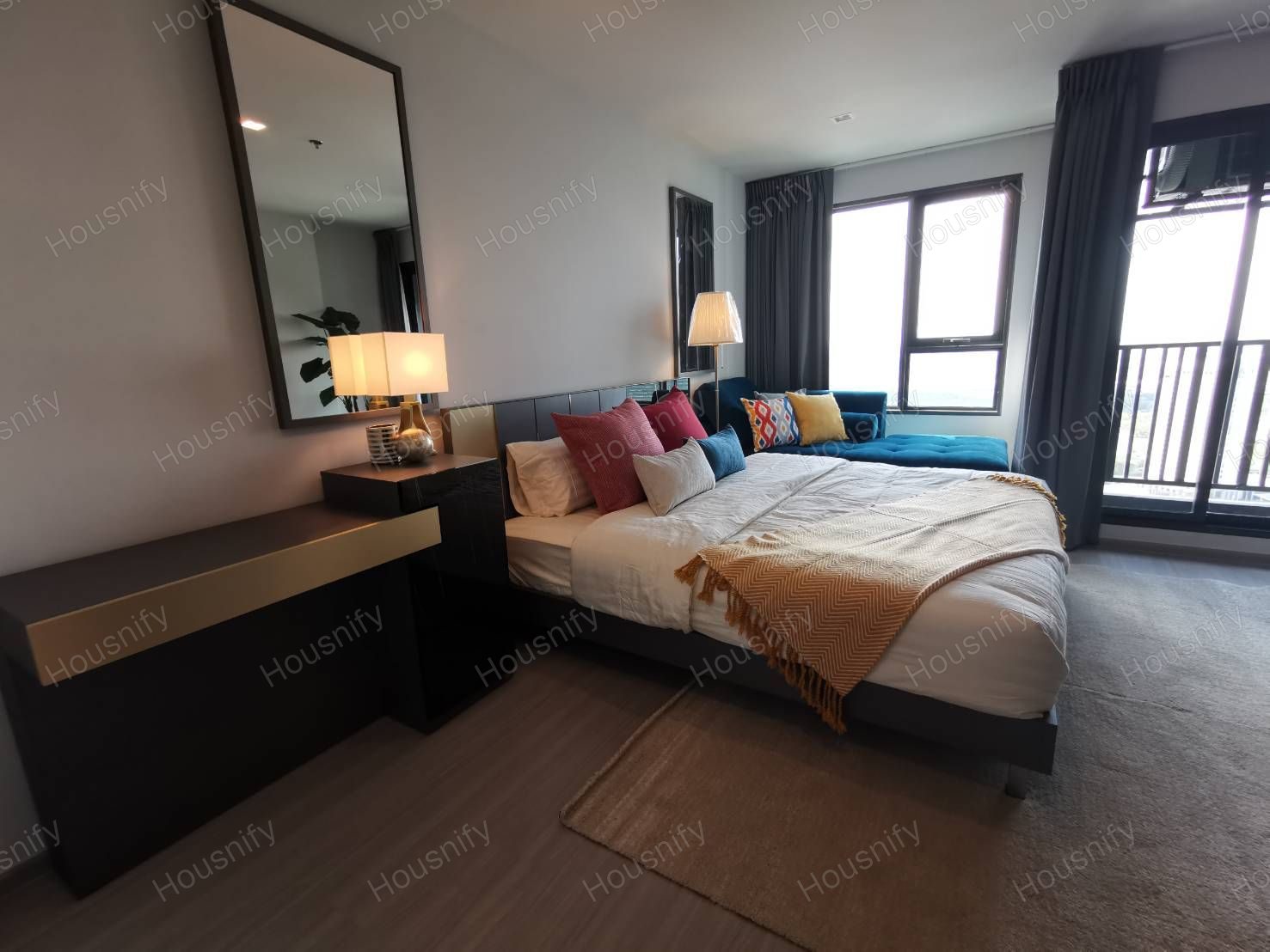 Life Ladprao | Modern High-Rise Condo | Fully Furnished | Next to BTS Ha Yaek Lat Phrao & MRT Phahon Yothin | Ready to Move In | Unit 992/704 - Thumbnail 3
