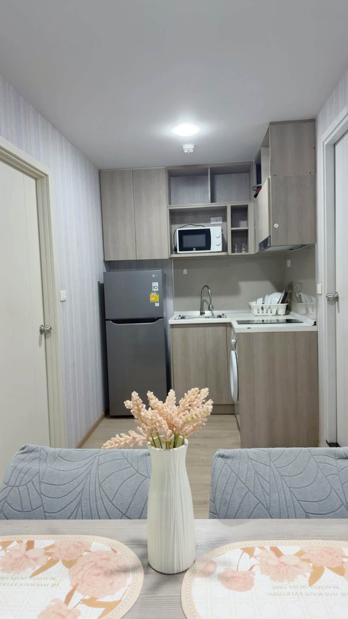 Condo 2 bed 1bath - Thumbnail 2