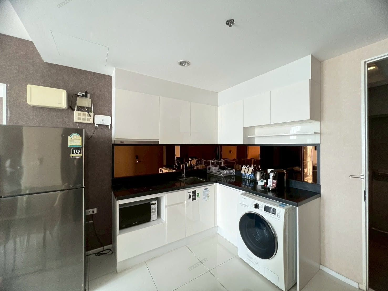Up Ekamai | 2 Bedrooms | High Floor | Fully Furnished | Selling at THB 5.7 Million - Thumbnail 9