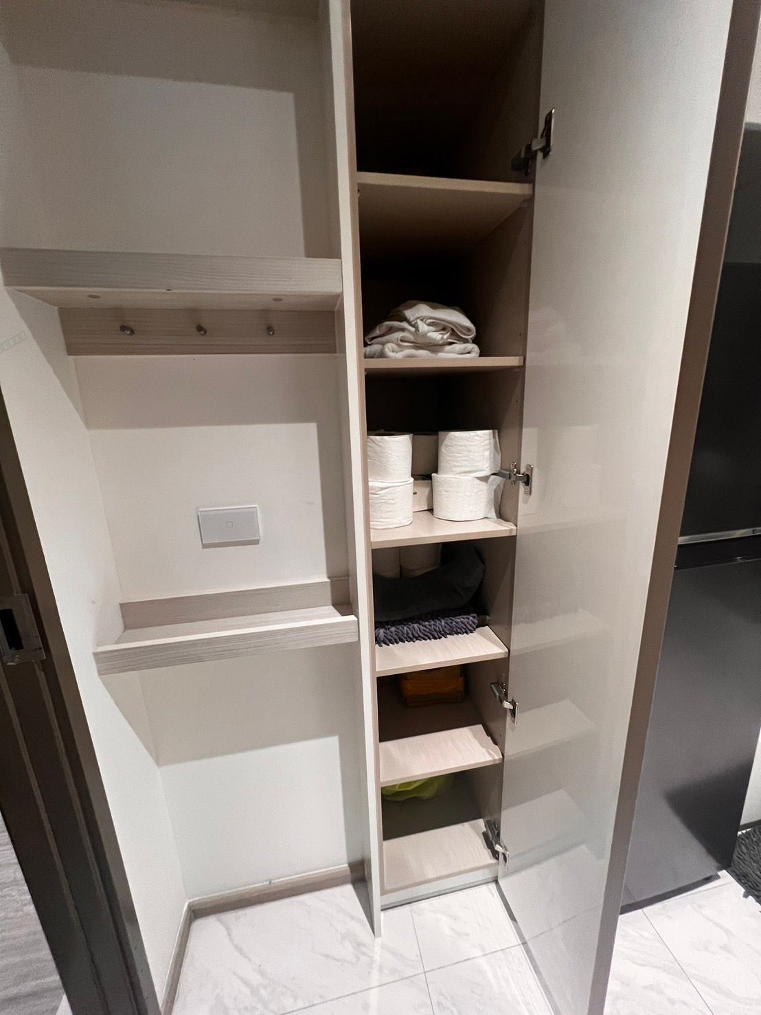 FYNN Asoke | Luxury Low-Rise Condo | Fully Furnished | Near BTS Asok & MRT Sukhumvit | Prime CBD Location | Ready to Move In | Unit 28/164 - Thumbnail 5