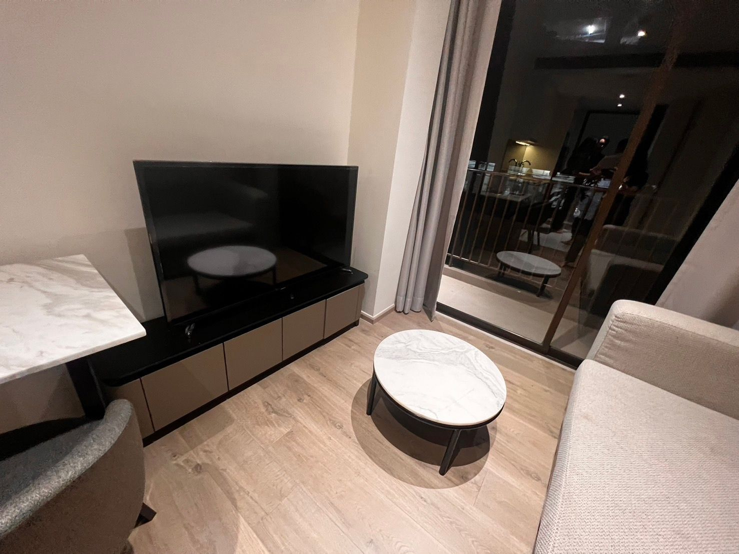 FYNN Asoke | Luxury Low-Rise Condo | Fully Furnished | Near BTS Asok & MRT Sukhumvit | Prime CBD Location | Ready to Move In | Unit 28/164 - Thumbnail 9