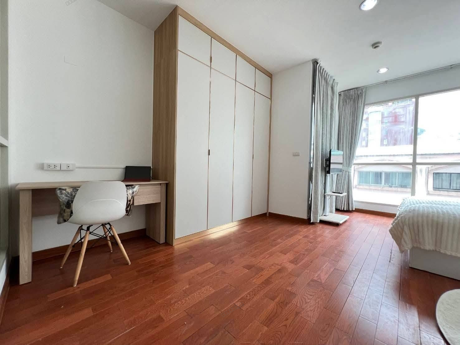Condo 1bed 1bath - Thumbnail 5