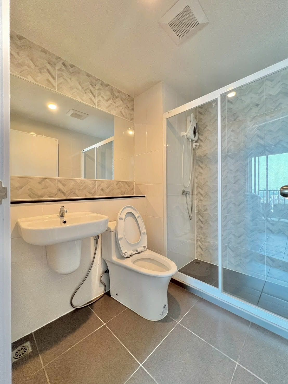 Regent Home Bangna | Brand New 1 Bedroom | 28 SQ.M. | 28th Floor | River View | Fully Built-in | 400m to BTS Bang Na - Thumbnail 8