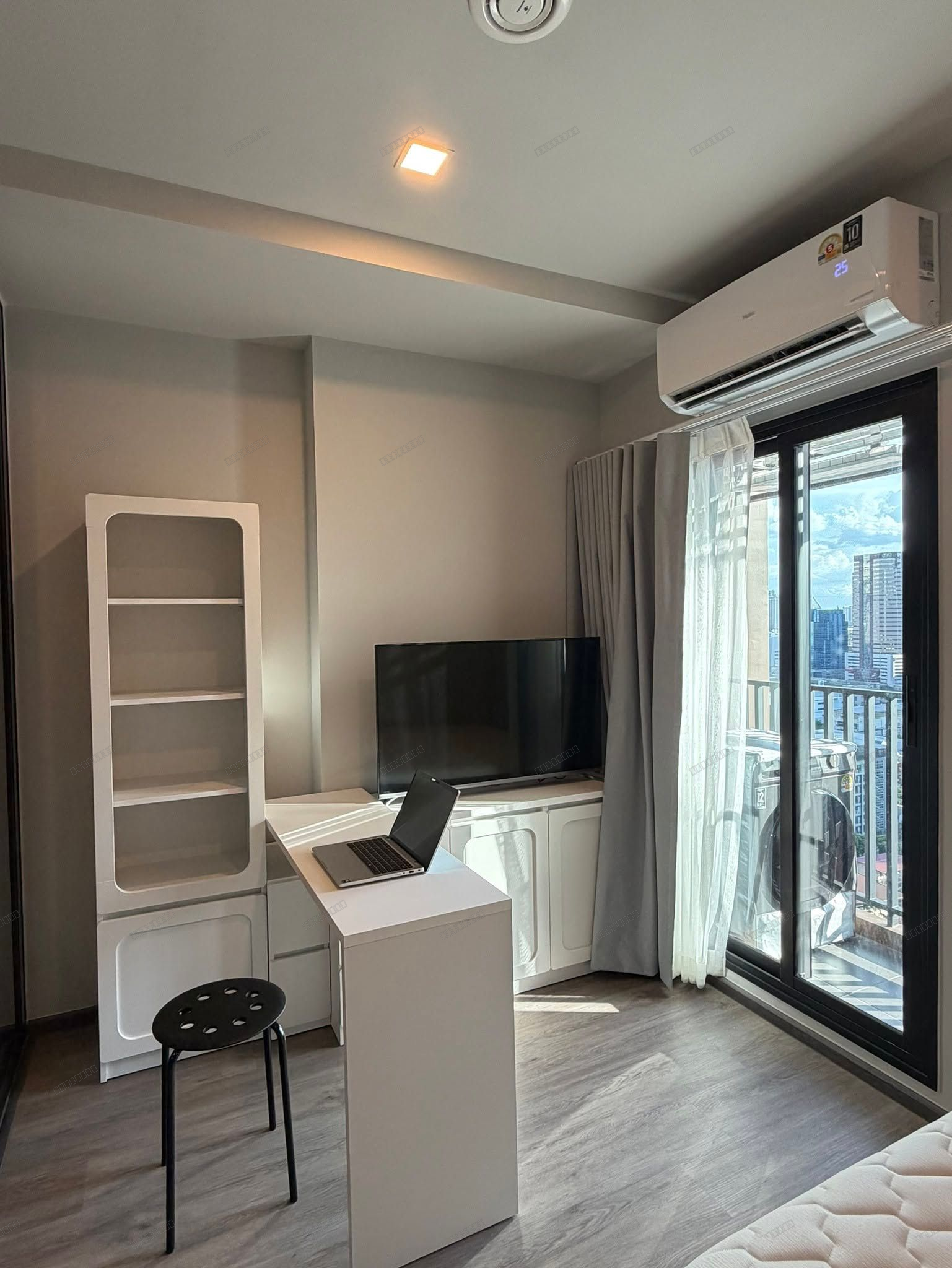 Condo 1bed 1bath - Thumbnail 8