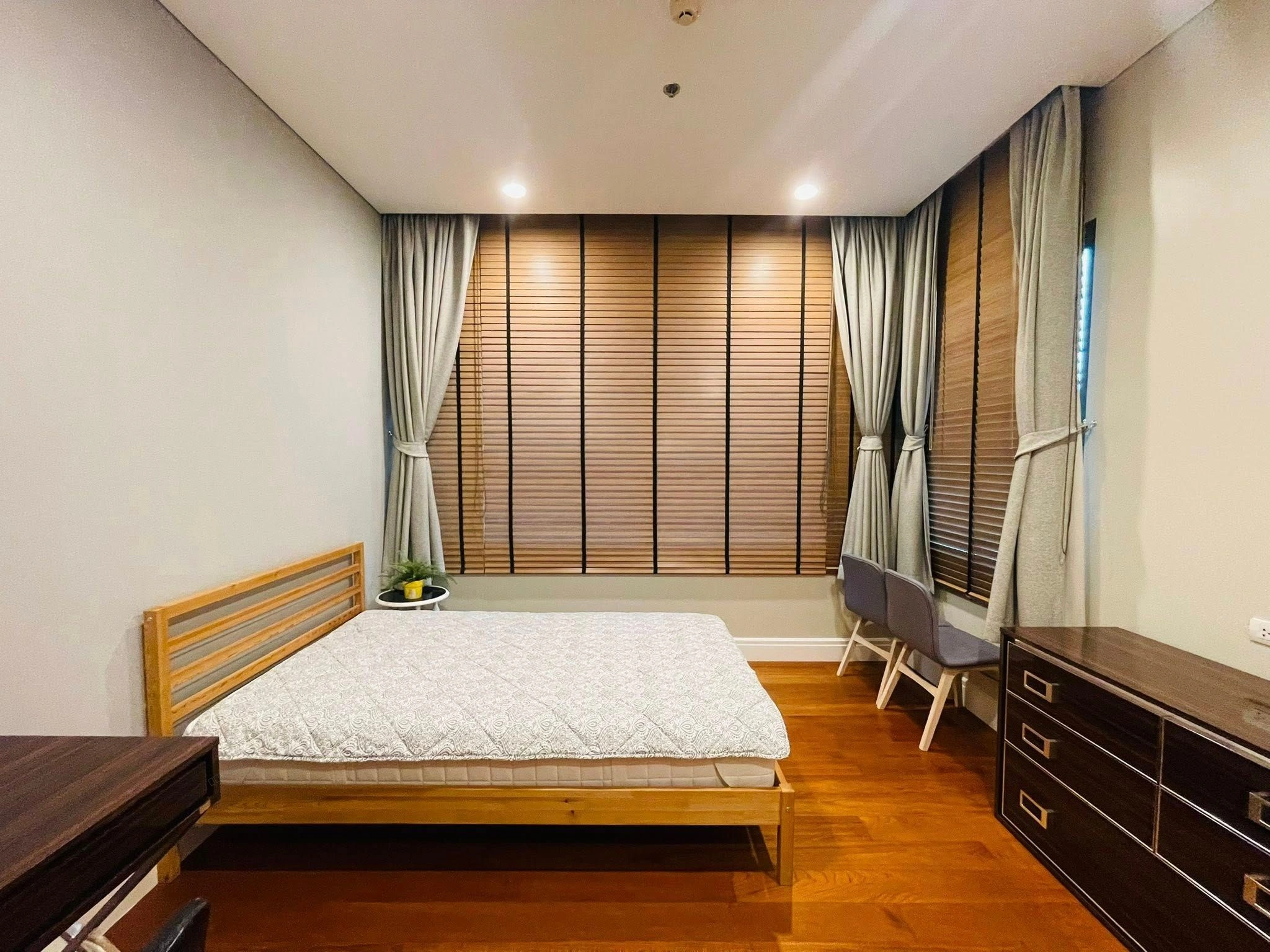 เช่าคอนโด2 BedroomBright Sukhumvit 24 - Image 1