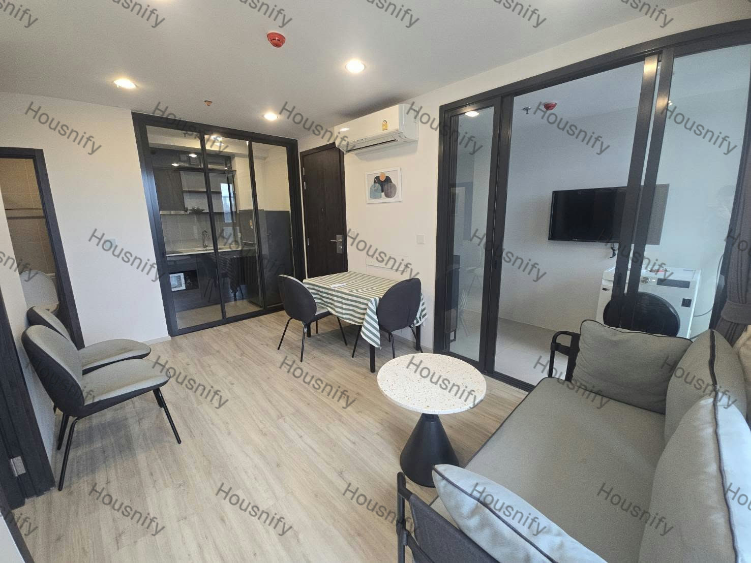 XT Huaikhwang | Corner Unit | 2 Beds 59 SQ.M | Only 75m to MRT Huai Khwang | 33,500 THB/Month - Thumbnail 2