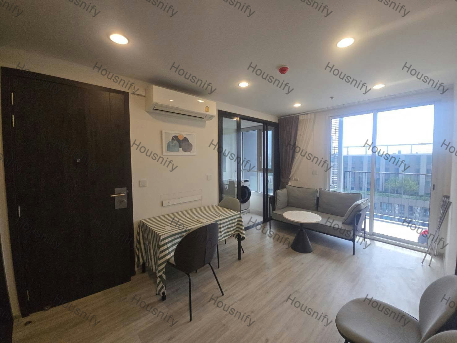 XT Huaikhwang | Corner Unit | 2 Beds 59 SQ.M | Only 75m to MRT Huai Khwang | 33,500 THB/Month