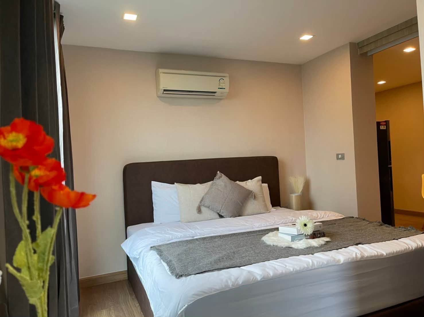 Condo 1bed 1bath - Thumbnail 8