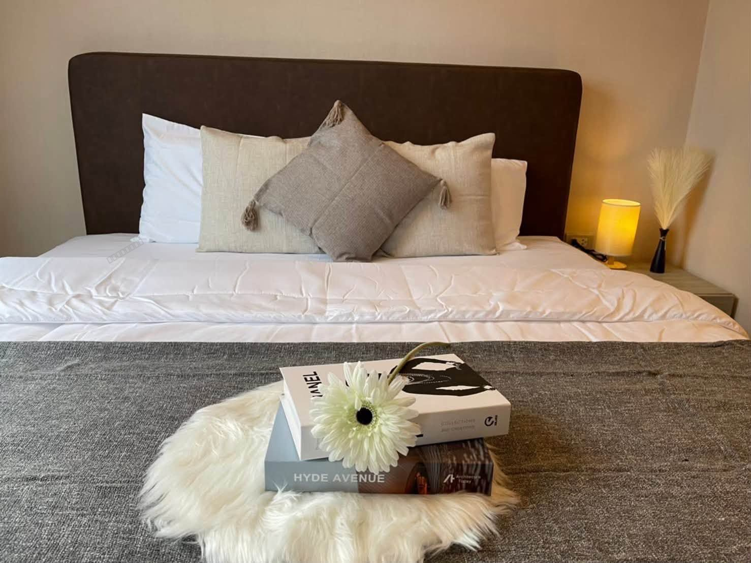 Condo 1bed 1bath - Thumbnail 9