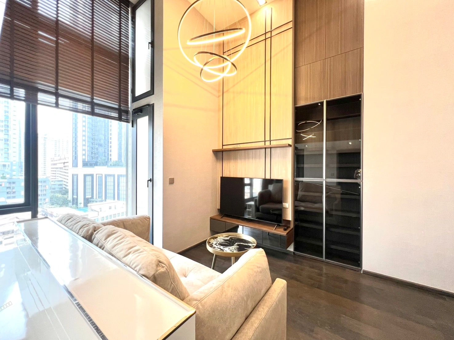 เช่าคอนโด1 Bedroom Loft / DuplexConner Ratchathewi - Image 1