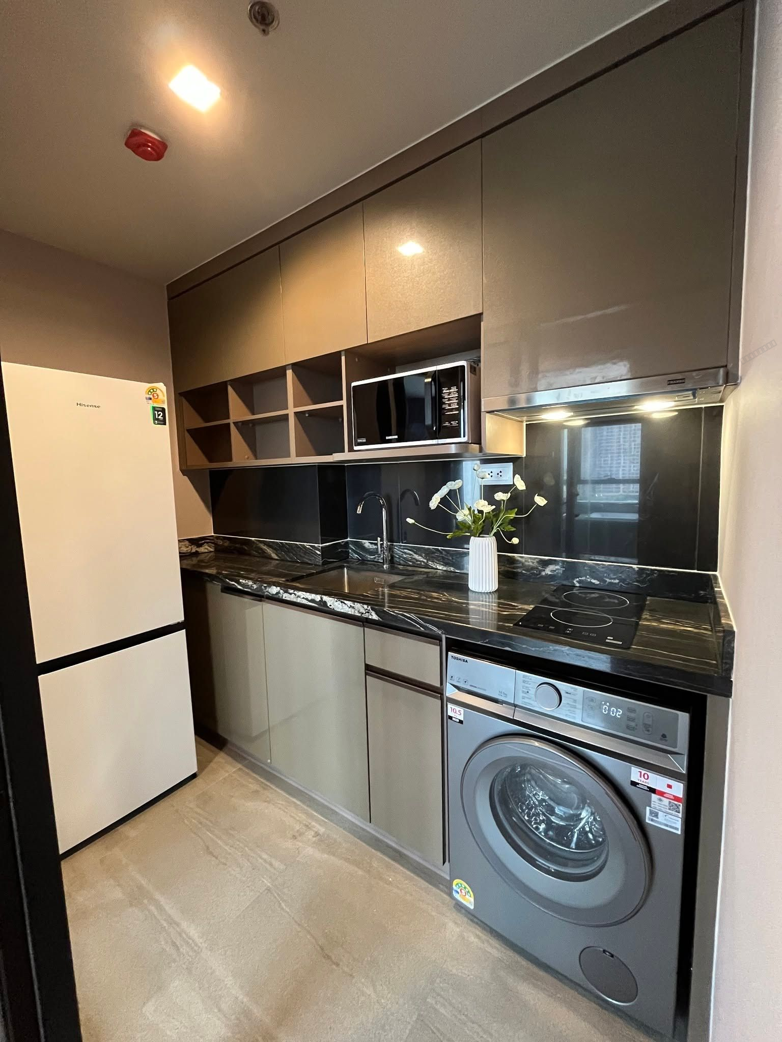 Condo 1bed 1bath - Thumbnail 2