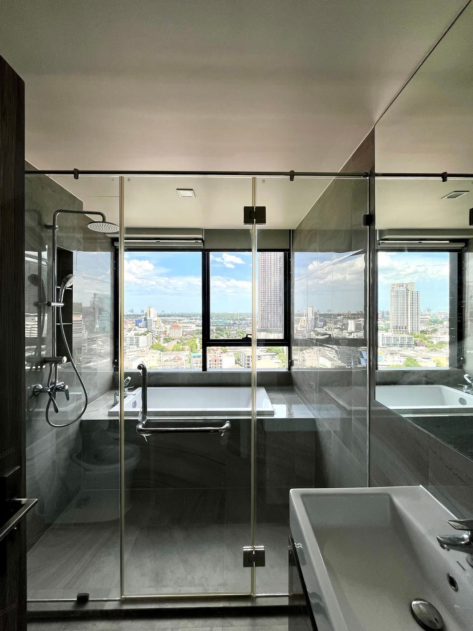 Condo 1bed 1bath - Thumbnail 14