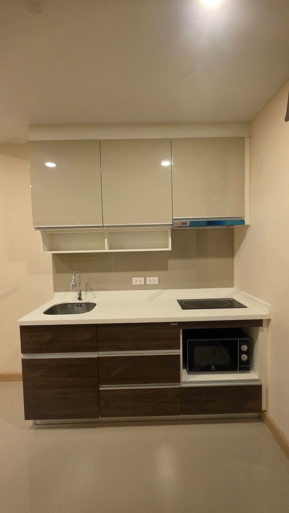 Condo 2bed 1bath - Thumbnail 7
