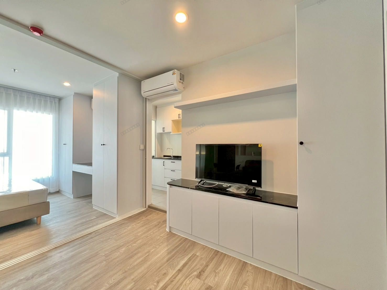 Regent Home Bangna | Brand New 1 Bedroom | 28 SQ.M. | 28th Floor | River View | Fully Built-in | 400m to BTS Bang Na - Thumbnail 3