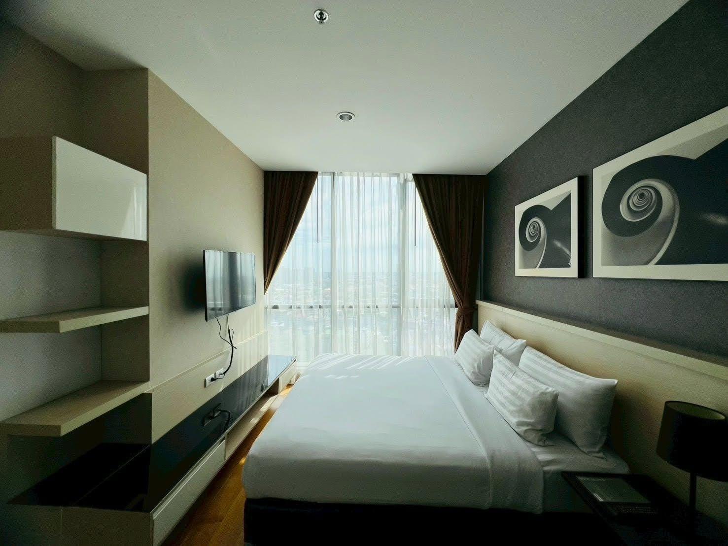 Up Ekamai | 2 Bedrooms | High Floor | Fully Furnished | Selling at THB 5.7 Million - Thumbnail 2