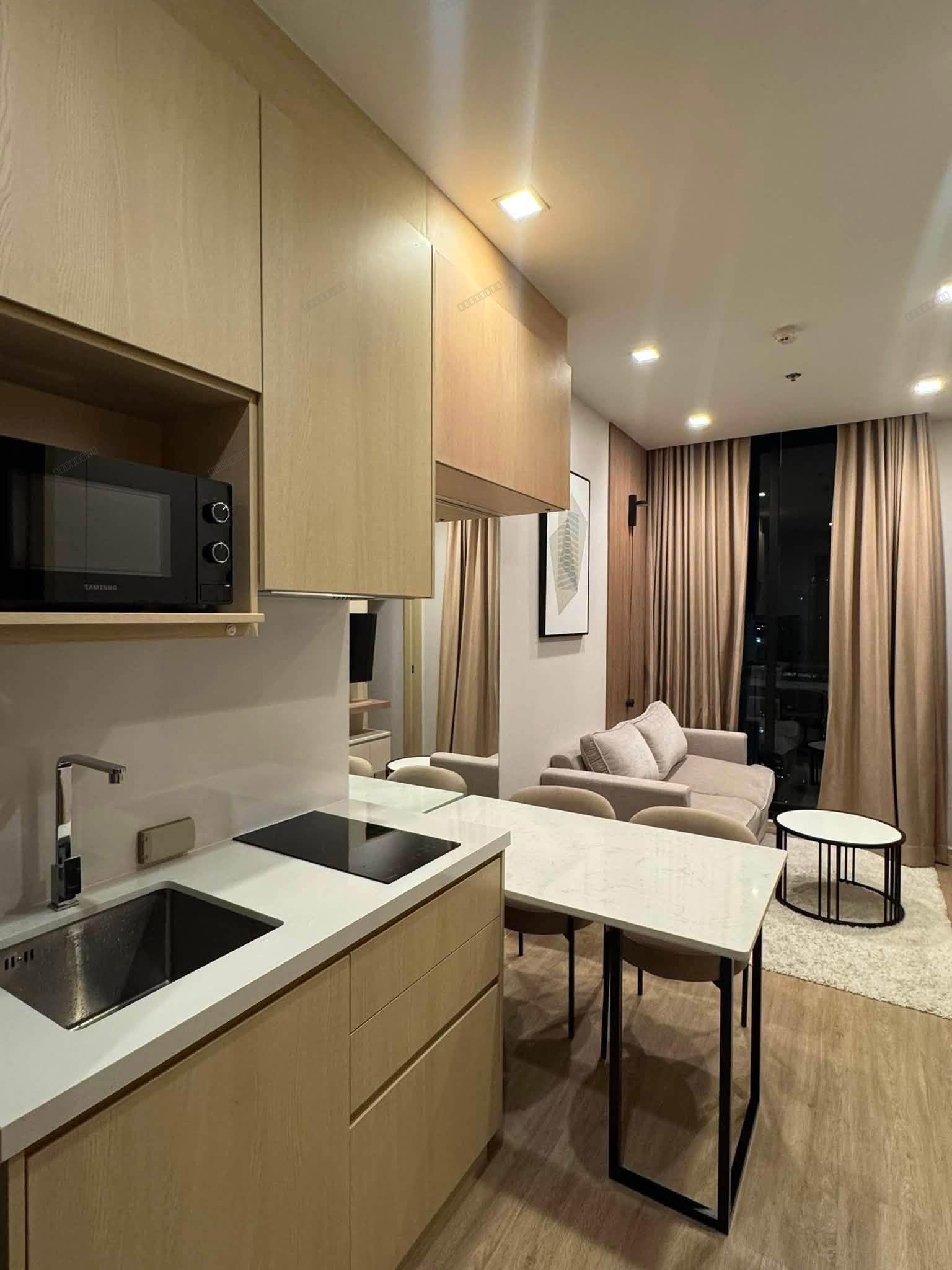 Sukhumvit 39 | 1 Bed on High Floor | 450m to BTS Phrom Phong - Thumbnail 3