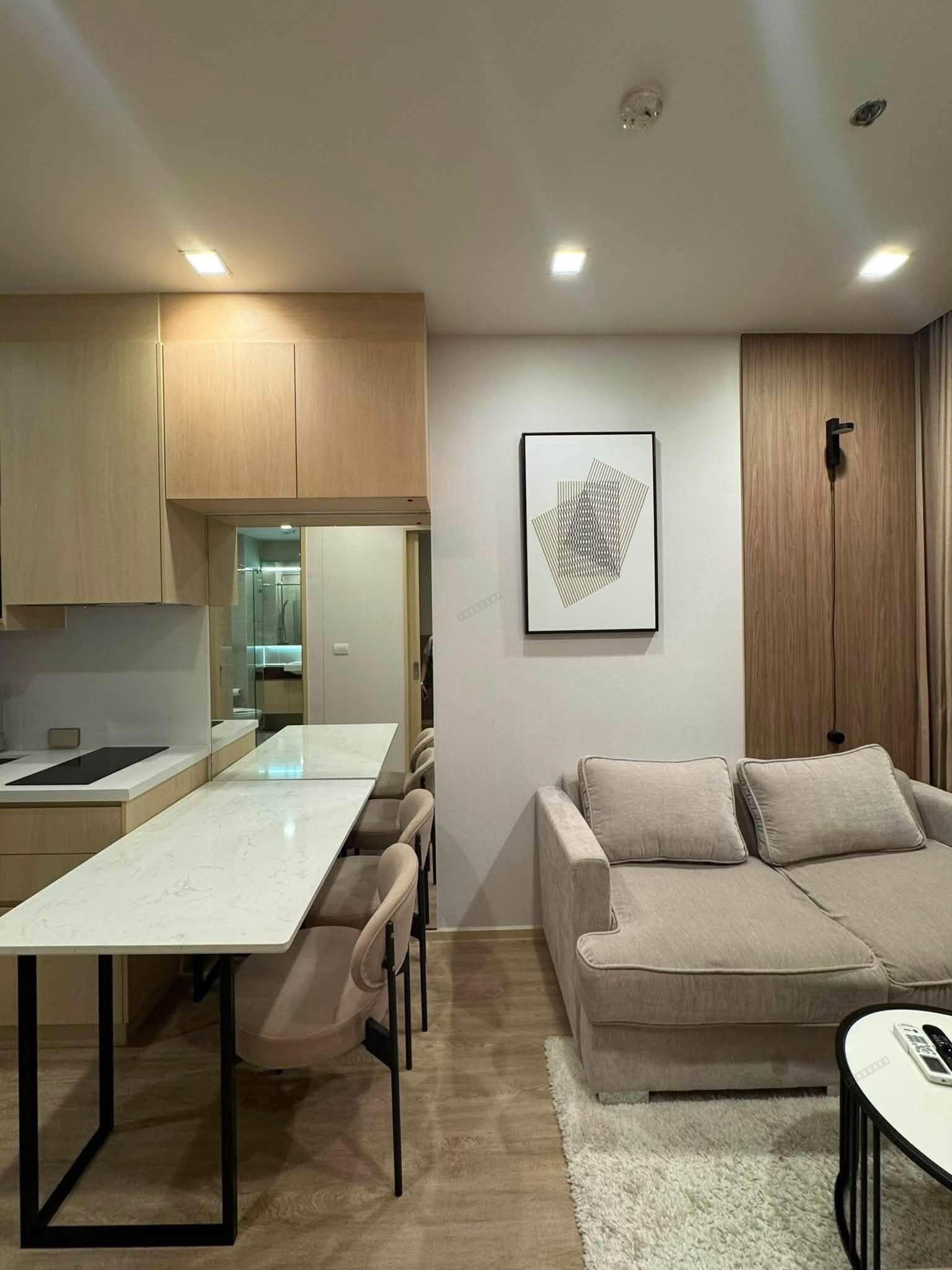Sukhumvit 39 | 1 Bed on High Floor | 450m to BTS Phrom Phong - Thumbnail 8